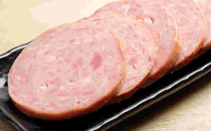 ボロニアソーセージの厚切りスライス