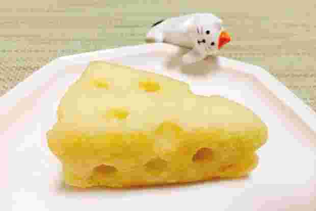 お皿に盛られたチーズ