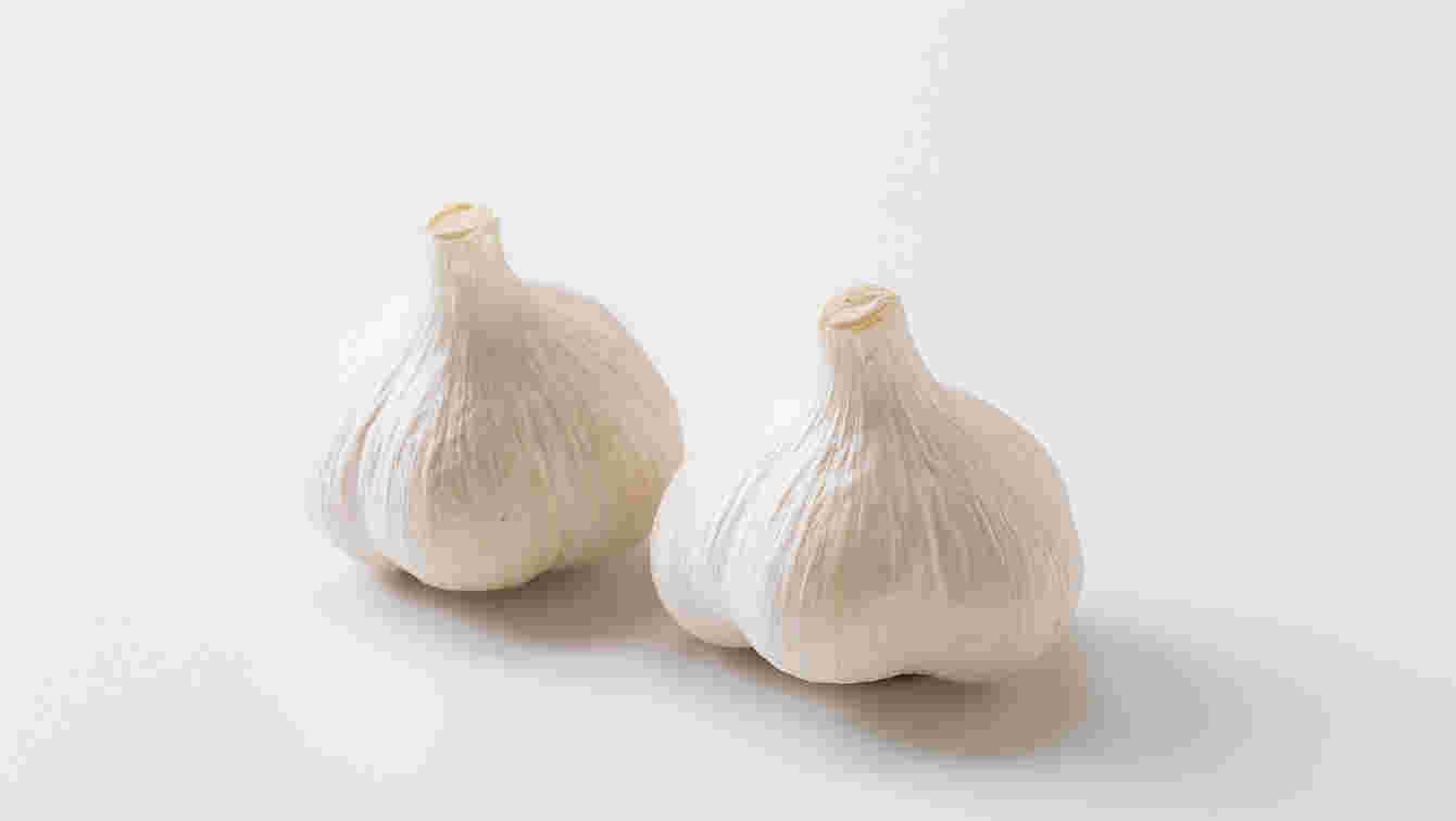 皮付きのニンニク