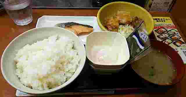 焼鮭の朝定食