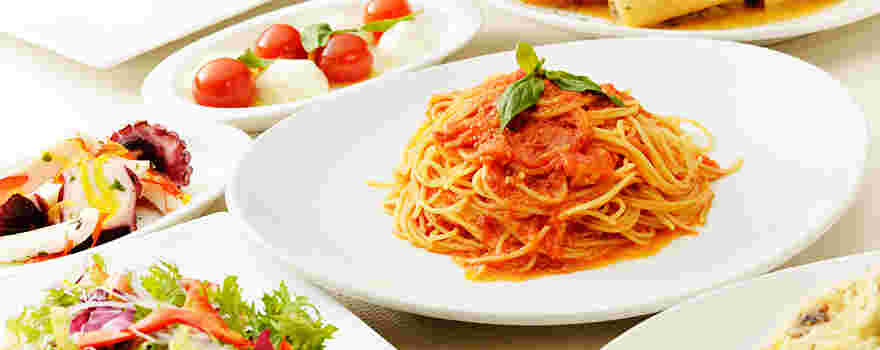 パスタやカプレーゼなどのイタリア料理
