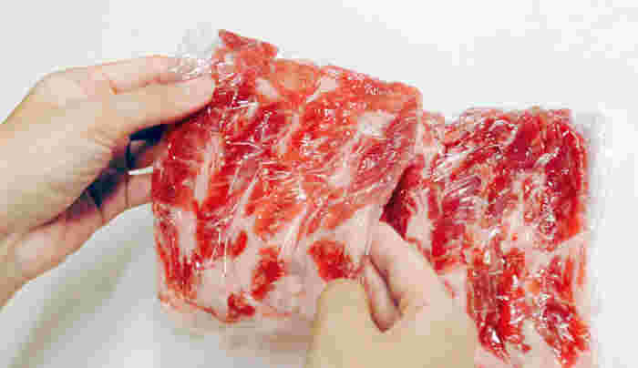 小分けにラップされた肉