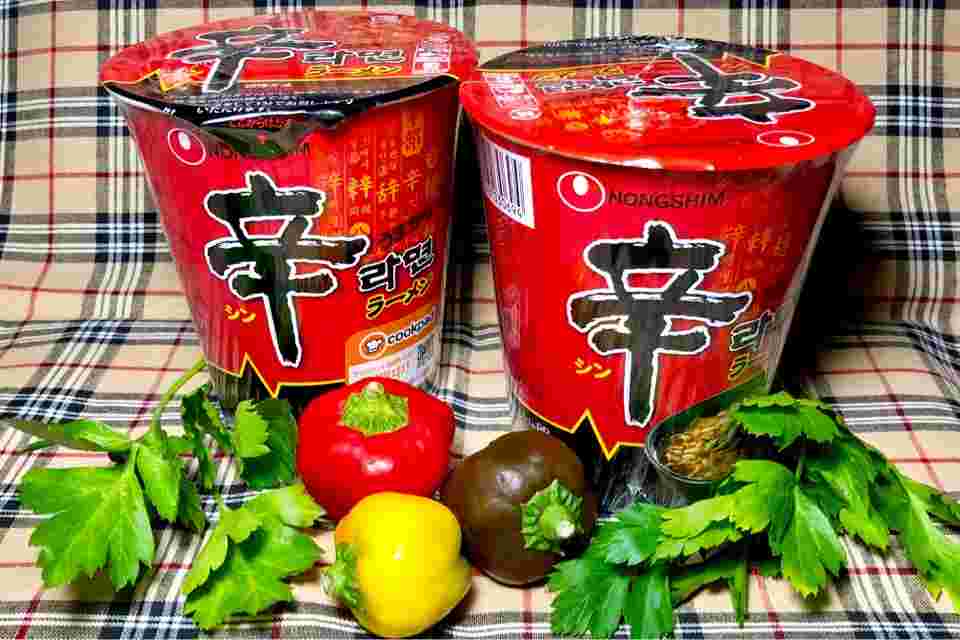 辛ラーメンのカップラーメンタイプのパッケージ
