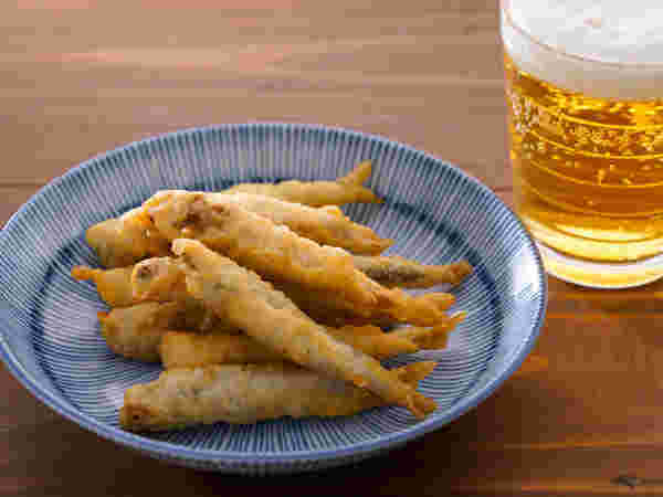 小魚のフリットとビール