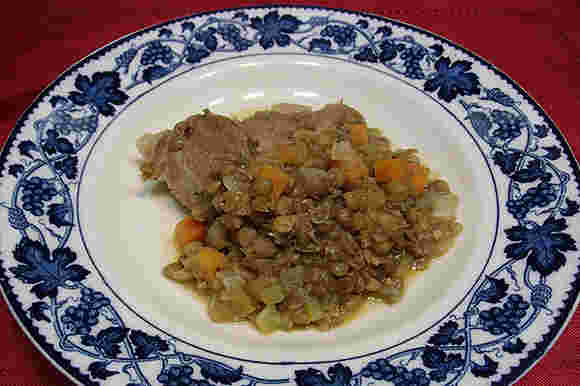 豚バラとレンズ豆の煮込みの画像