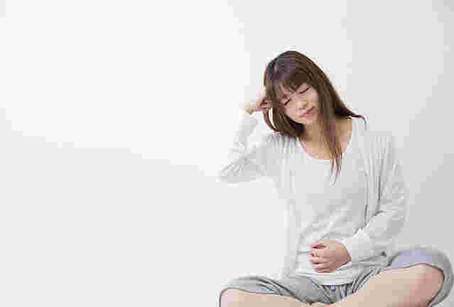 食べつわりで調子が悪い女性
