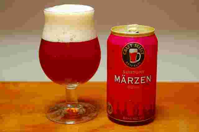 グラスビールとメルツェンの缶
