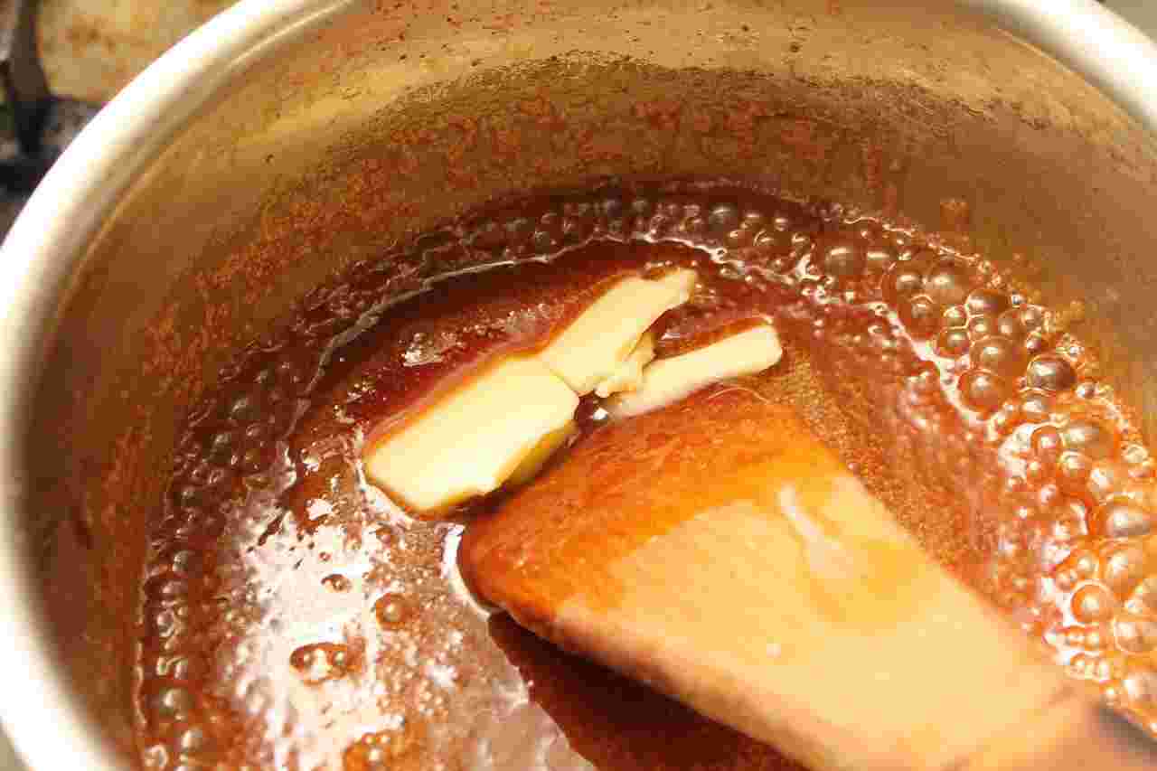 鍋を煮詰めている様子