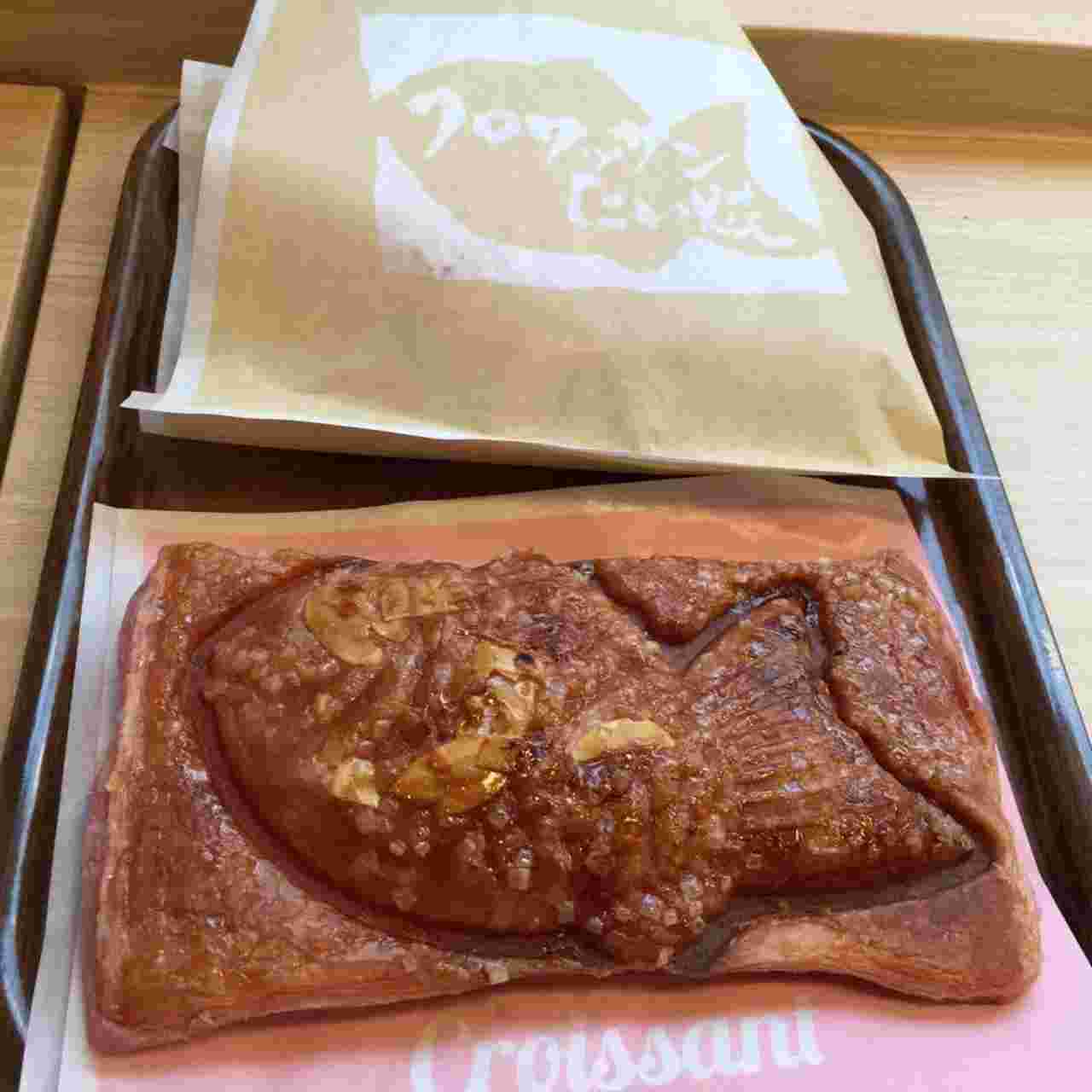 クロワッサンたい焼きいちごカスタード