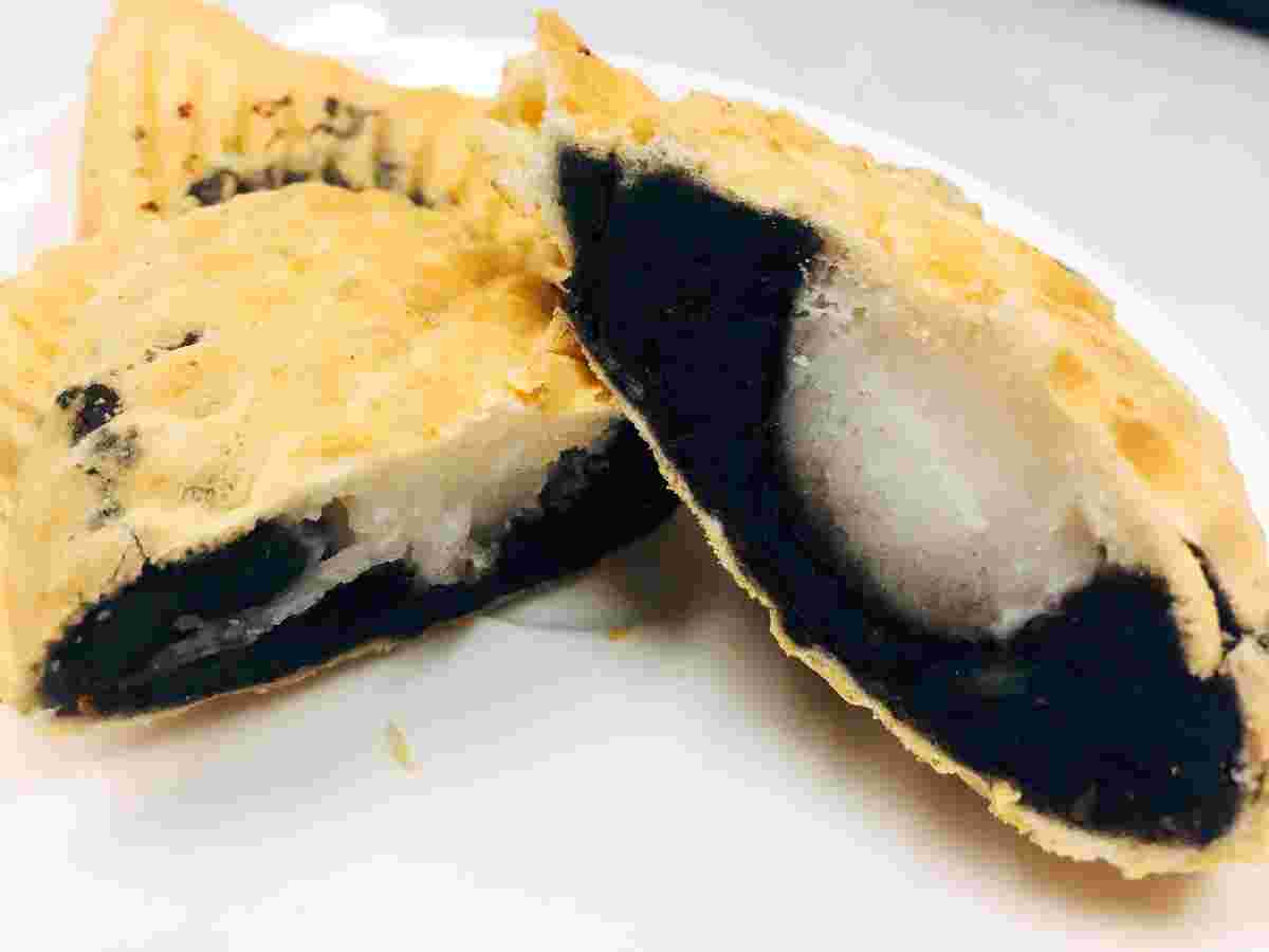 薄皮たい焼き：黒胡麻だんご