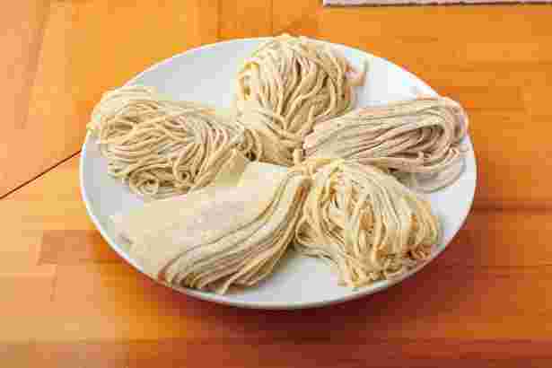 様々な形状の麺