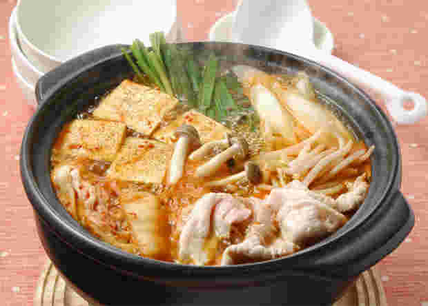 豚肉や豆腐の入っているキムチ鍋