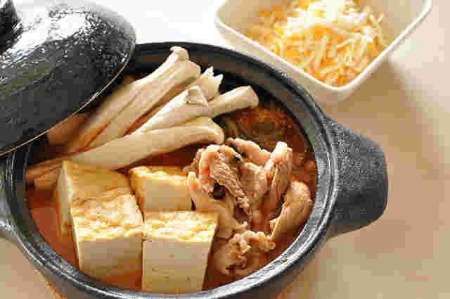 1人前の鍋で作るエリンギと豆腐と豚肉のキムチ鍋