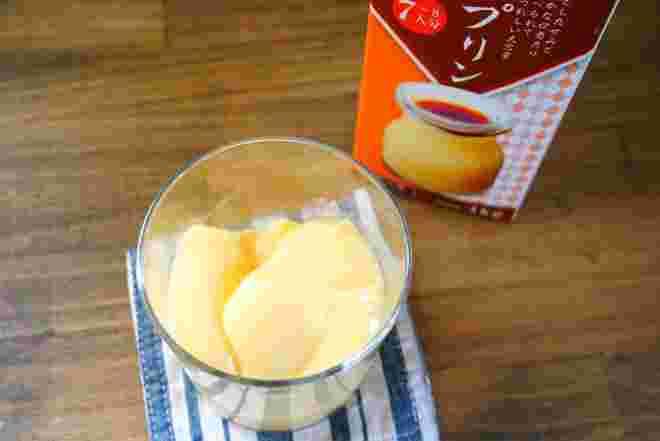 グラスに入れた業務スーパーのプリン