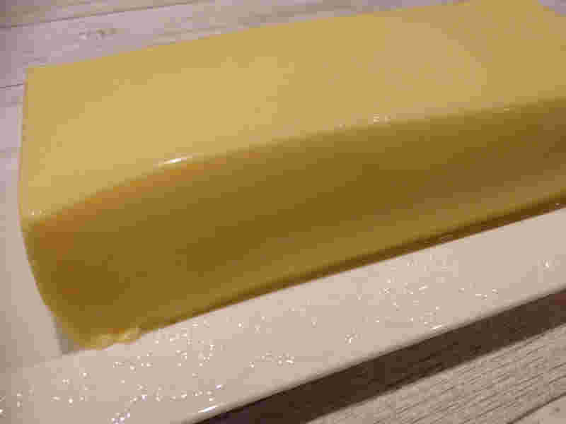 お皿に出した業務スーパーのプリン