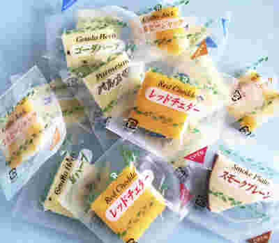 一口サイズで食べやすいチェダーチーズやスモークチーズ