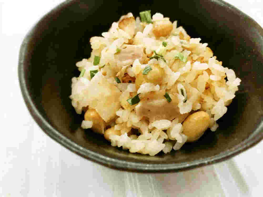 釜蒸しだいずとベーコンの炊き込みご飯
