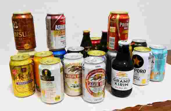 様々な種類の缶ビール