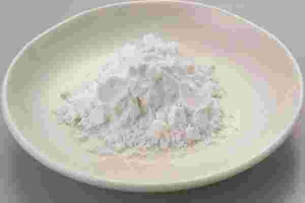 お皿に盛られた片栗粉の様子