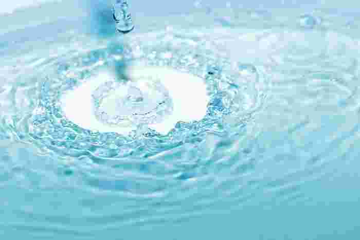 水道水から水を思いきりだした水面
