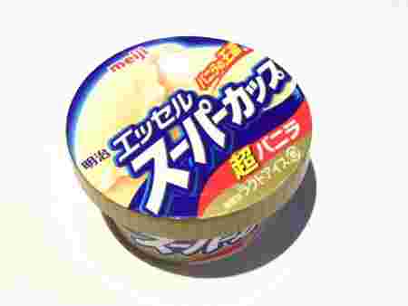 エッセル スーパーカップ超バニラのパッケージ