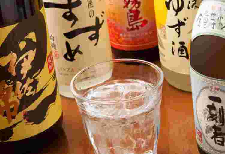 色々な種類の焼酎の瓶