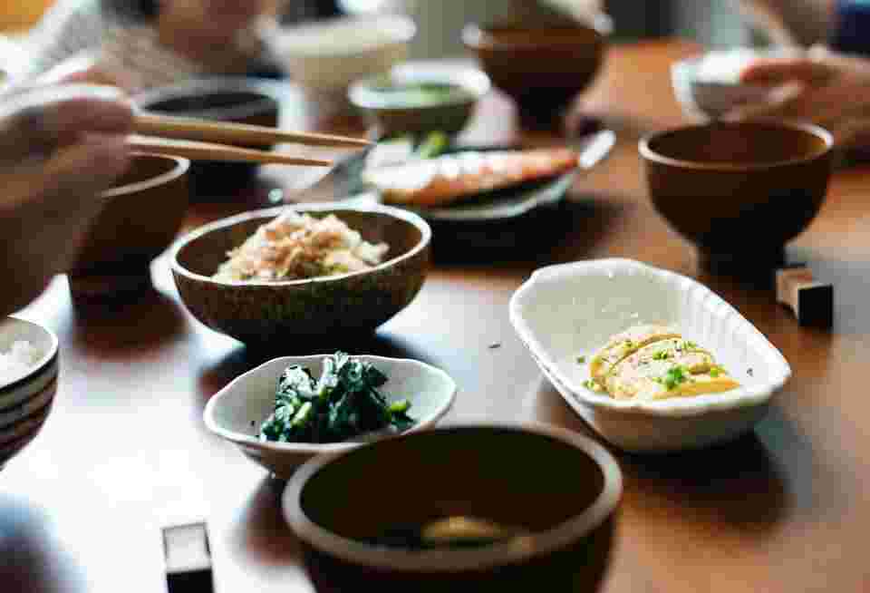 和食の並んだ食卓
