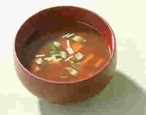 豆腐と三つ葉の赤だし