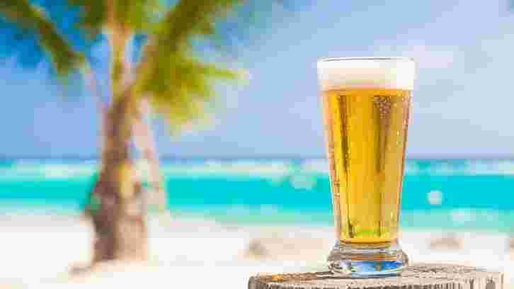 グラスに注がれたビールの様子
