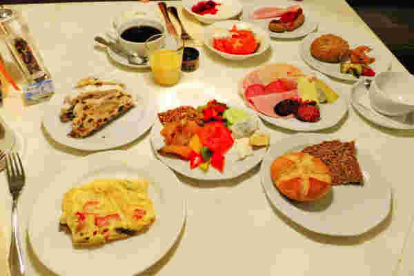 ガストの朝食バイキング