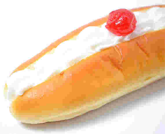 クリームの乗った菓子パン