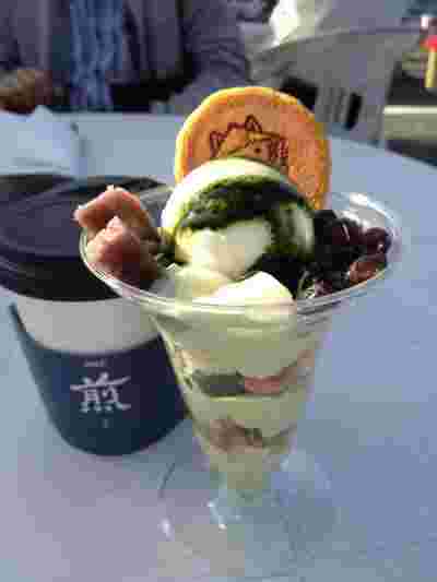 赤福入りの抹茶とバニラアイスのパフェ