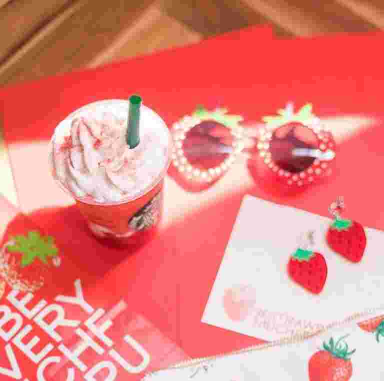 ストロベリーベリーマッチフラペチーノ レッド