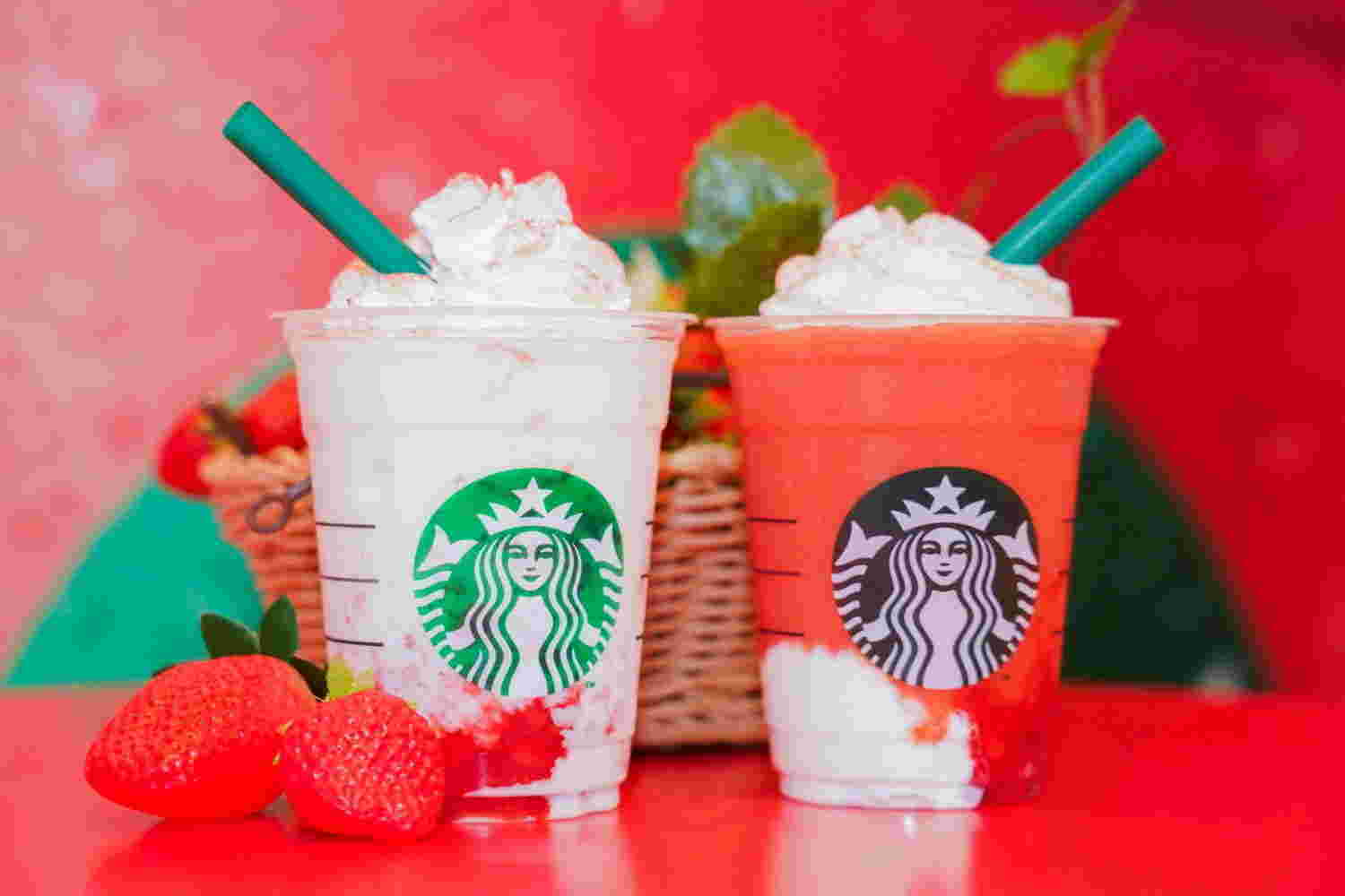 2つ並んだいちごフラペチーノ