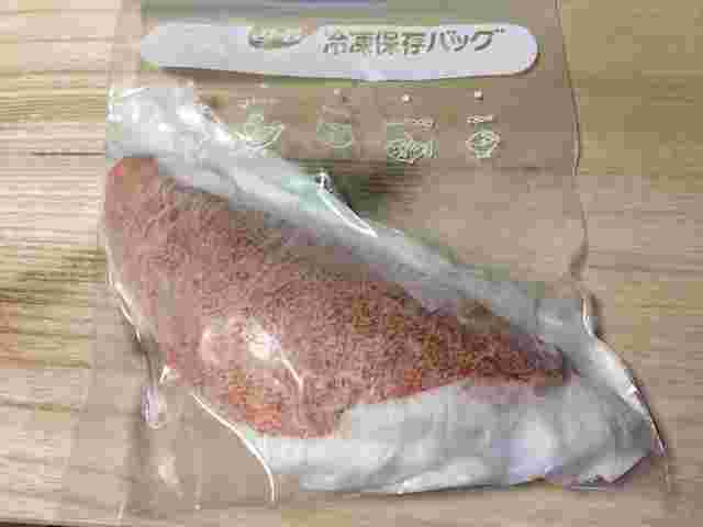 ジップロックに入った魚の画像