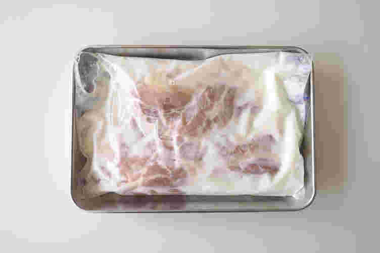 ヨーグルトにつけている豚肉
