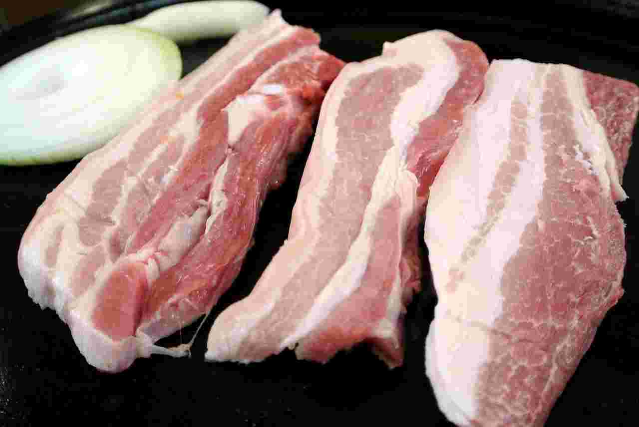 焼く前の豚肉