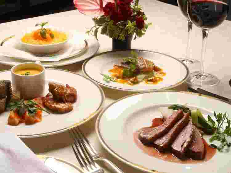 豪華なメニューで構成されたフランス料理のフルコースのラインナップの様子