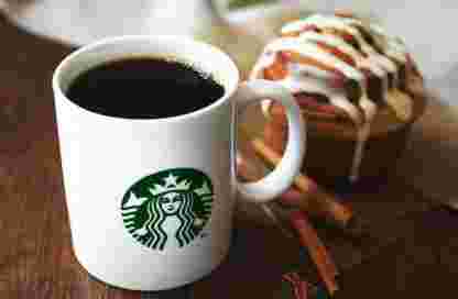 ドリップコーヒーとシナモンロール