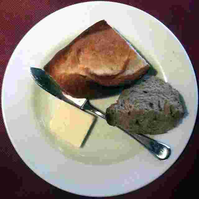 コース料理のパンの写真