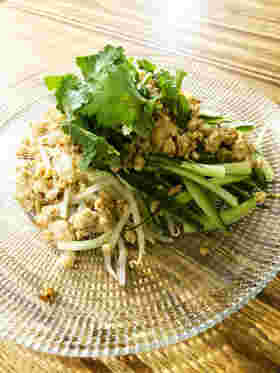 鶏むね肉ともやしのジャージャー麺風