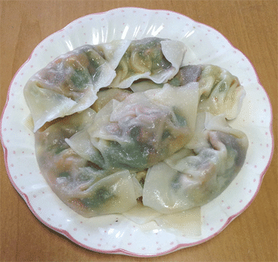 芽ネギたっぷり水餃子