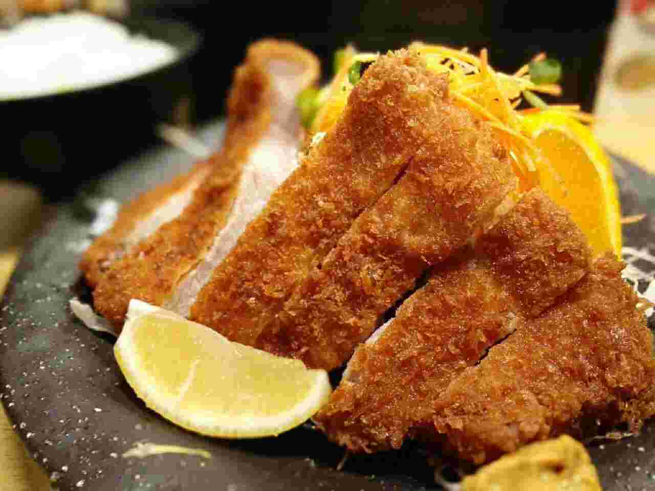 ボリュームのあるとんかつ