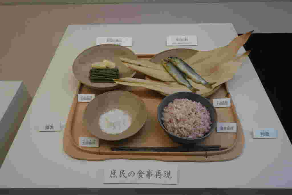 平安時代の庶民の食事を再現したもの