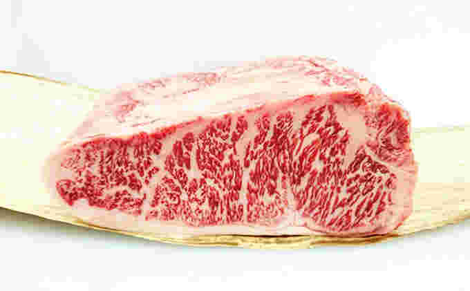 ローストビーフの材料となるブロック肉の様子