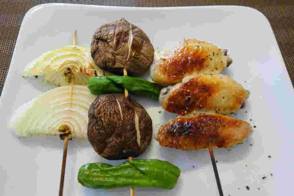 グリルされた野菜やキノコの様子