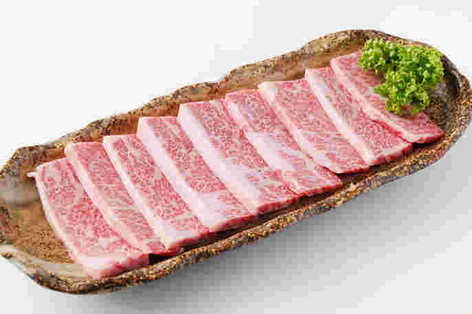 お皿に乗せられたWAGYU