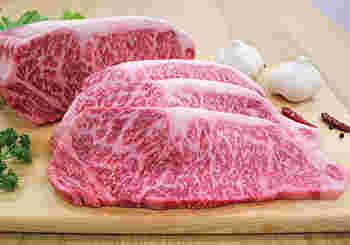 板に乗ったWAGYU