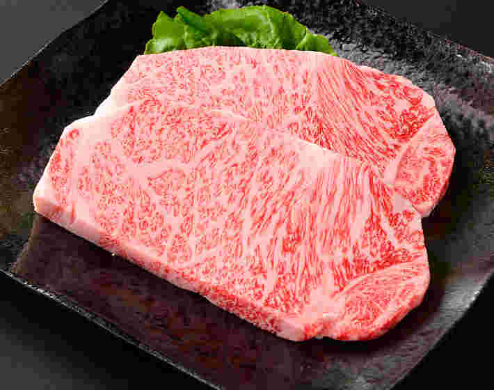 お皿に乗った和牛