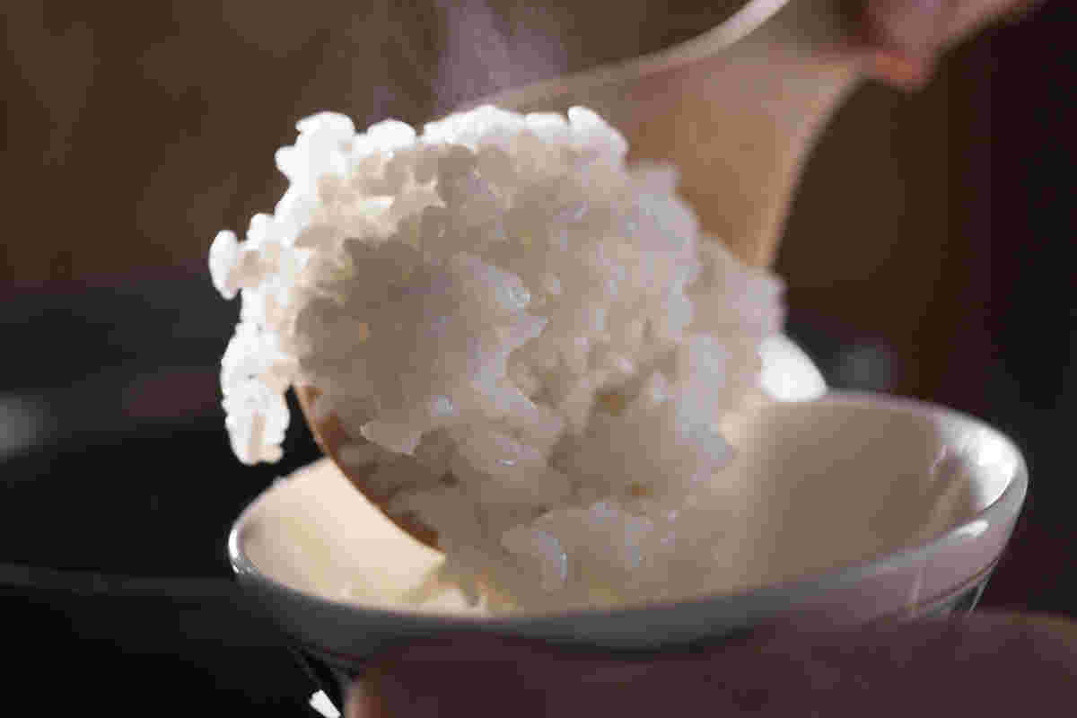 お茶碗によそわれたご飯